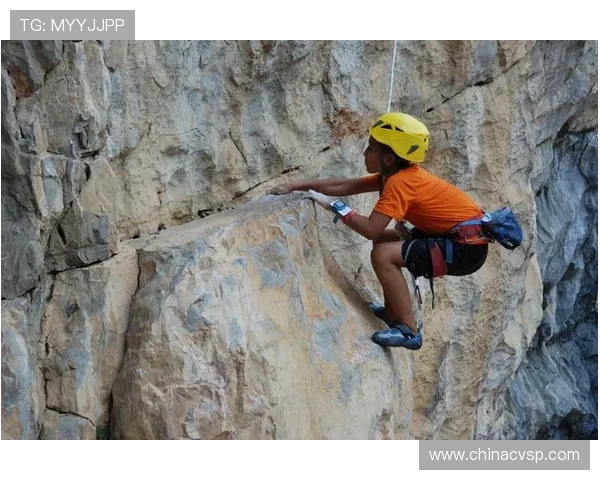 南京攀岩队的防反策略解析与攀岩热点的深度探讨