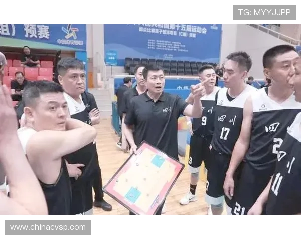 成都篮球队的灵活性揭秘：如何在赛场上展现卓越的团队配合与战术创新